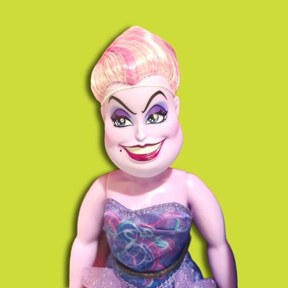 Disney Villains Ursula Fashion Doll, Accessories and Removable Clothes. Open Box - Picture 7 of 10